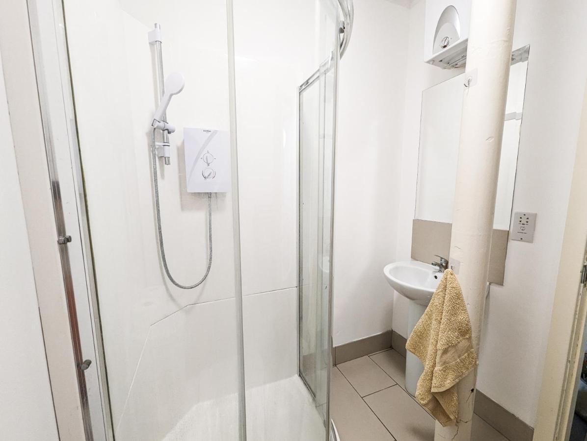 Cozy Central Apartments - With Private Kitchens & Bathrooms Portsmouth Exterior foto